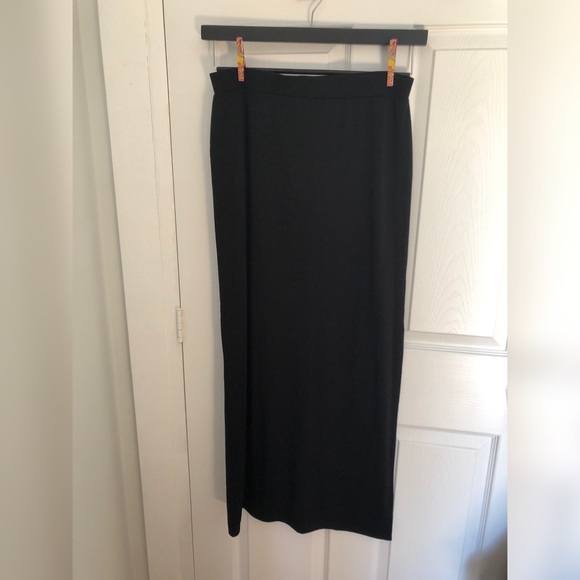 Basic maxi skirt with side slit - Picture 2 of 3
